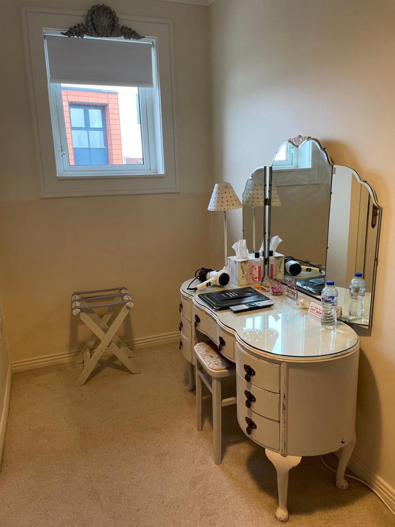 Ardawn House Panzió Galway Kültér fotó Dressing table