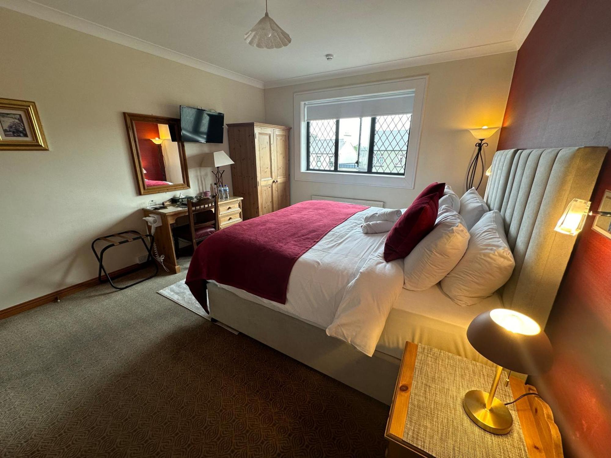 Ardawn House Panzió Galway Kültér fotó A bedroom at the hotel