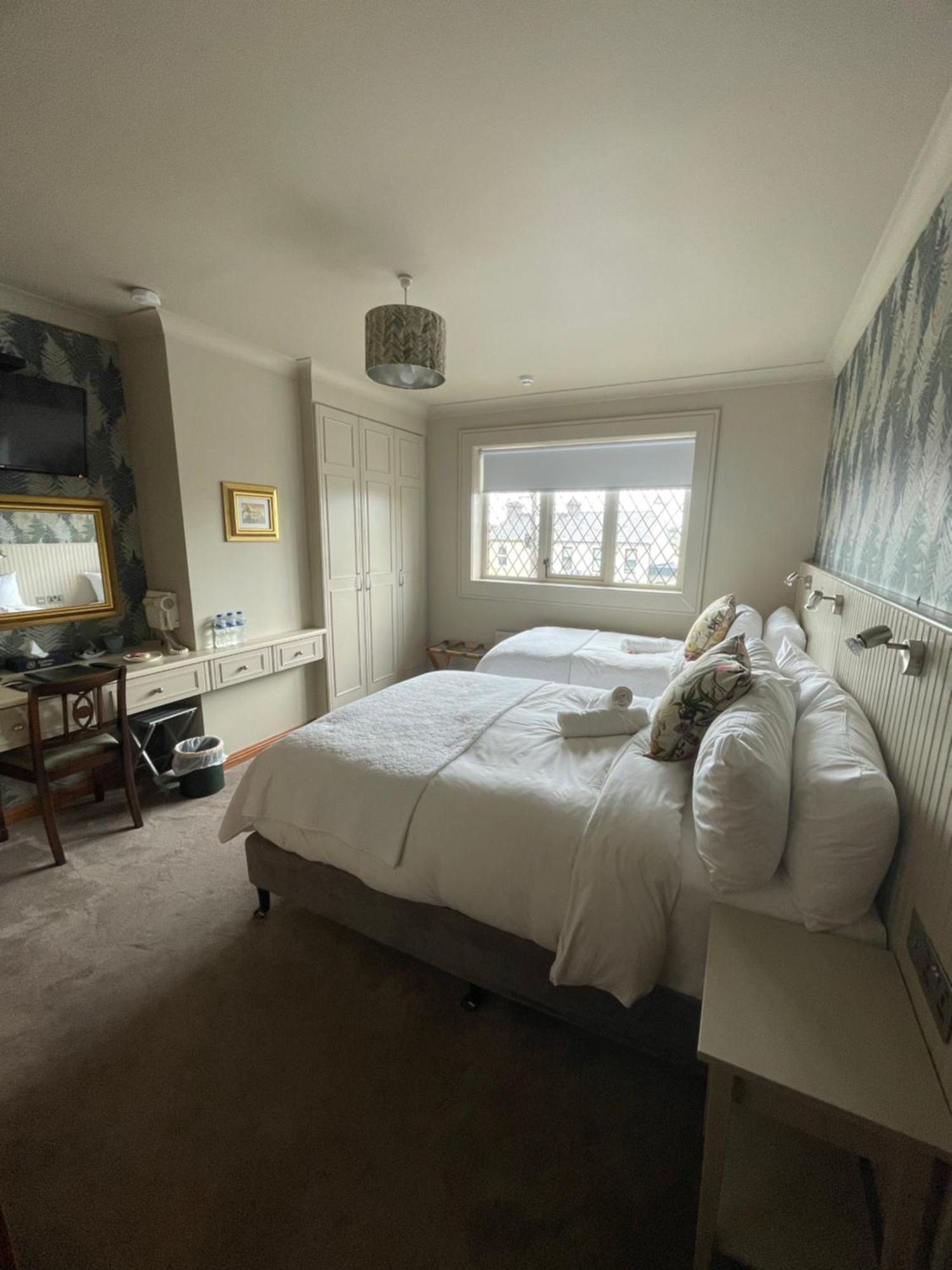Ardawn House Panzió Galway Kültér fotó A bedroom at the hotel