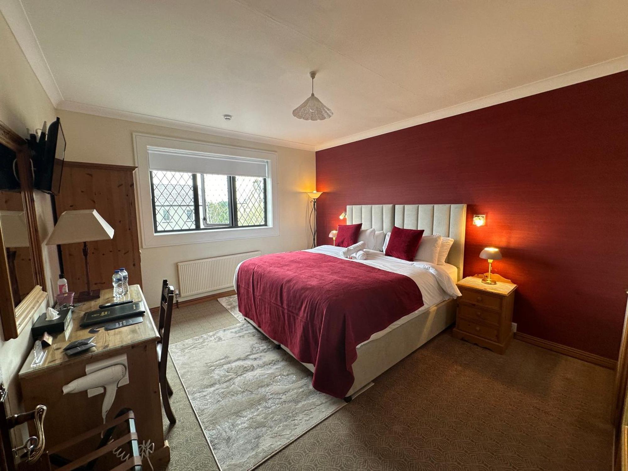 Ardawn House Panzió Galway Kültér fotó A bedroom at the hotel