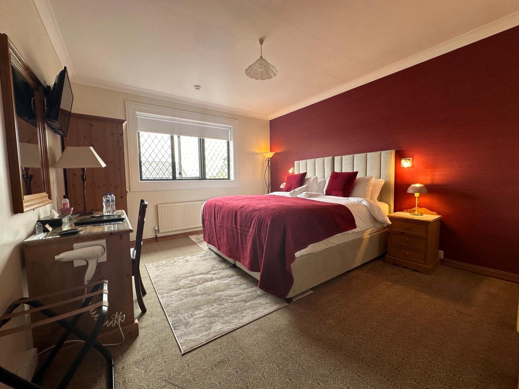 Ardawn House Panzió Galway Kültér fotó A bedroom at the hotel