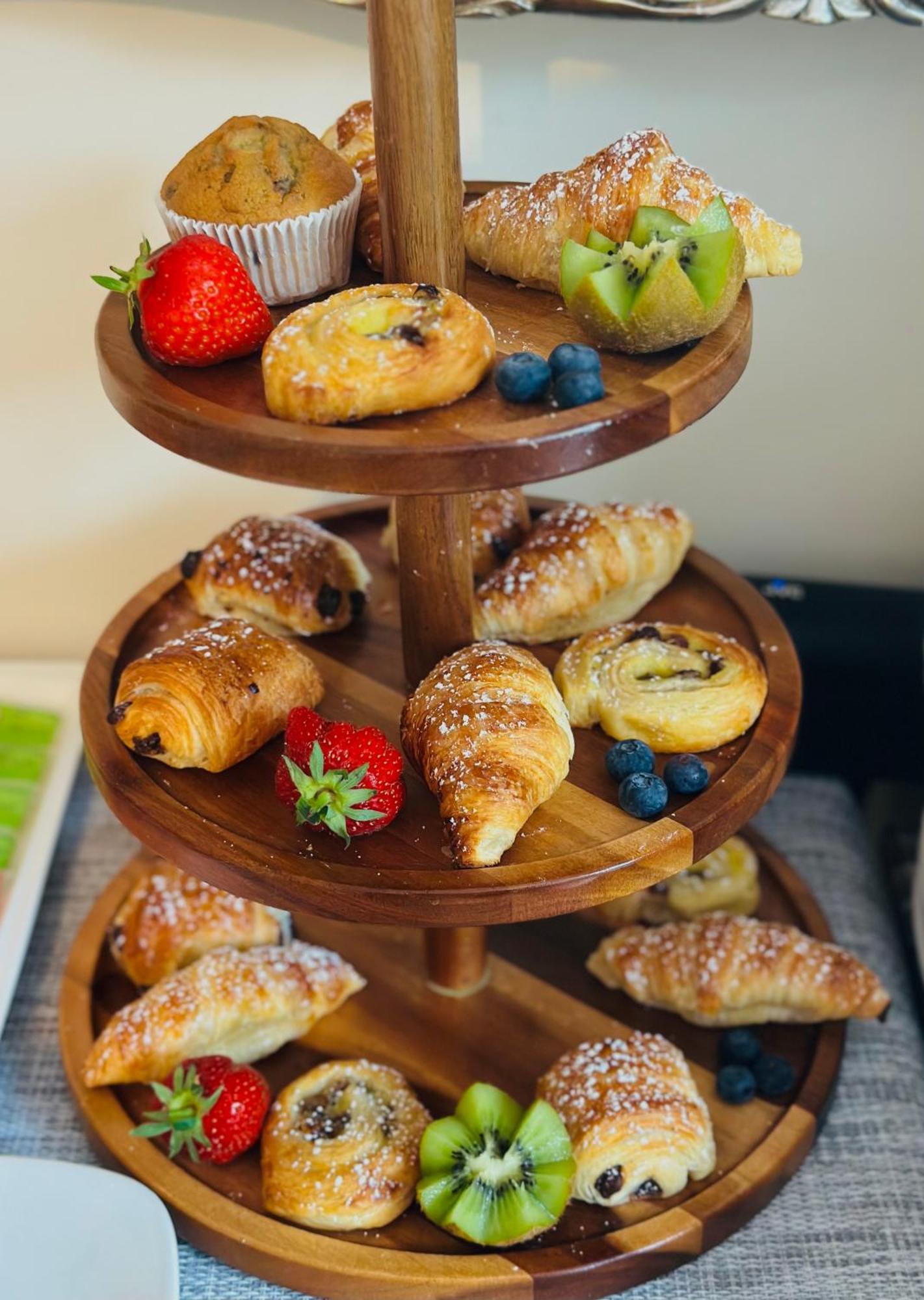 Ardawn House Panzió Galway Kültér fotó A wooden cake stand