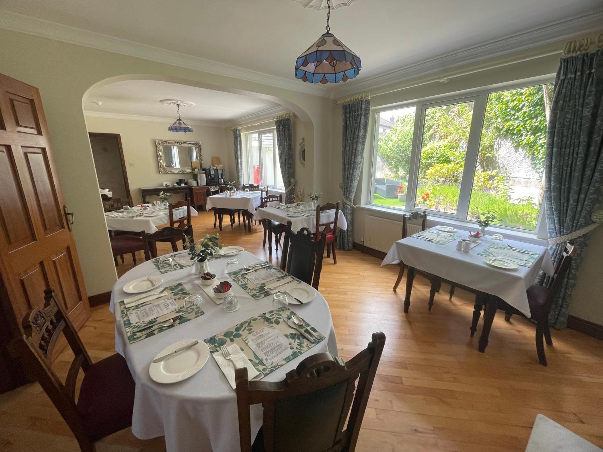 Ardawn House Panzió Galway Kültér fotó The dining room at the Old Vicarage