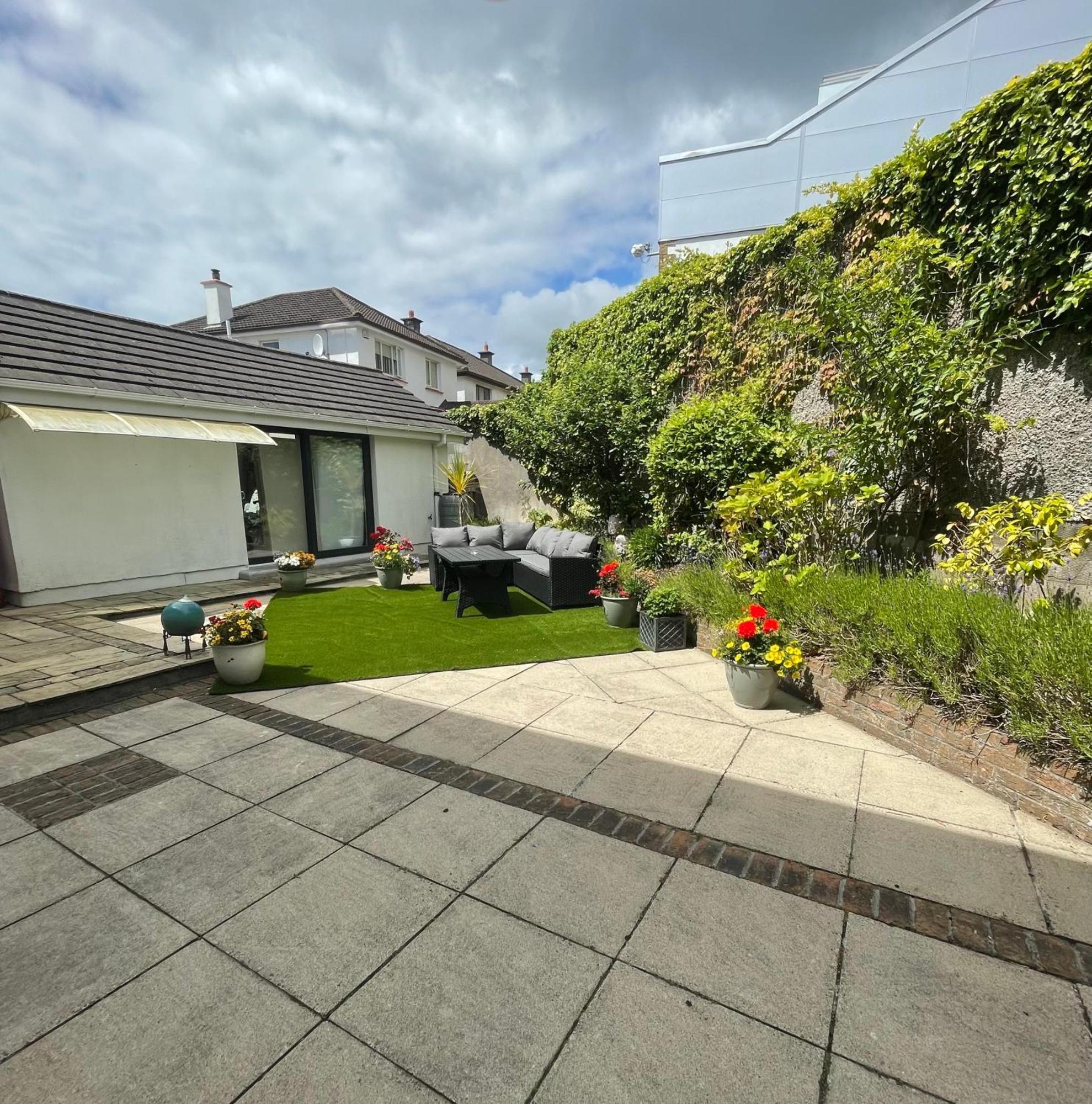Ardawn House Panzió Galway Kültér fotó The garden of the house