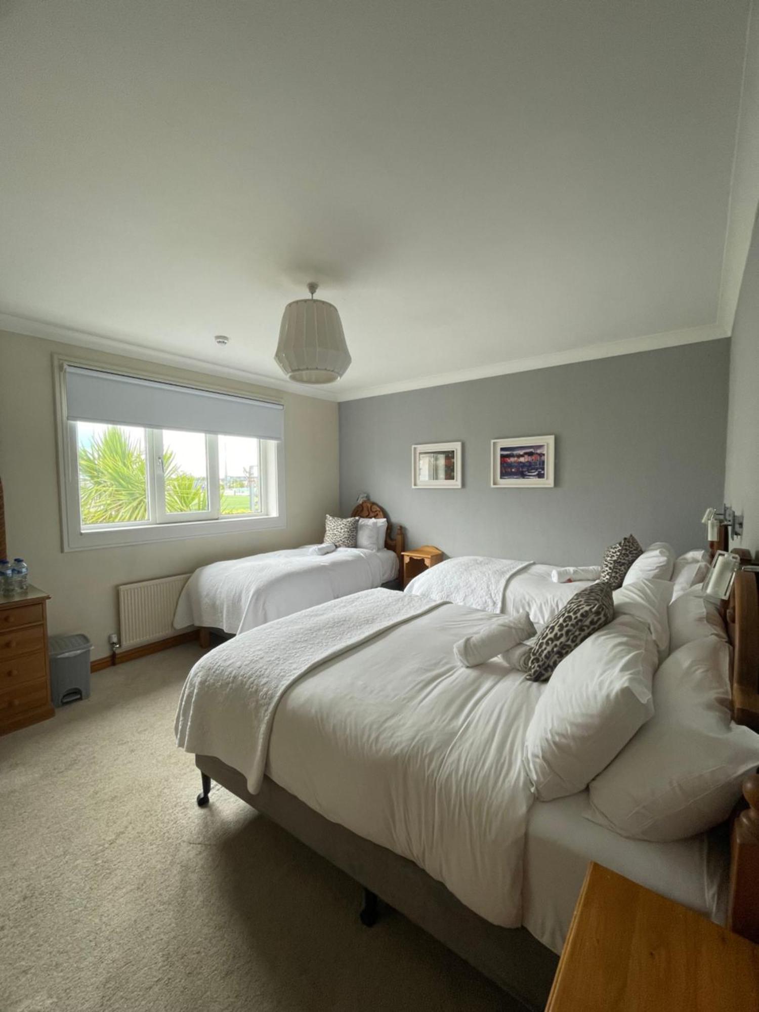Ardawn House Panzió Galway Kültér fotó A bedroom at the hotel