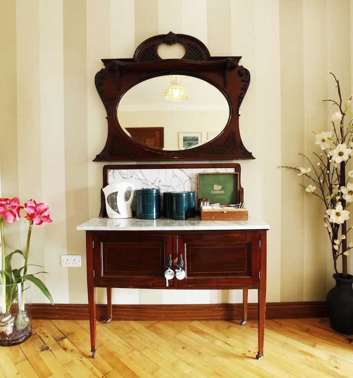 Ardawn House Panzió Galway Kültér fotó A dressing table